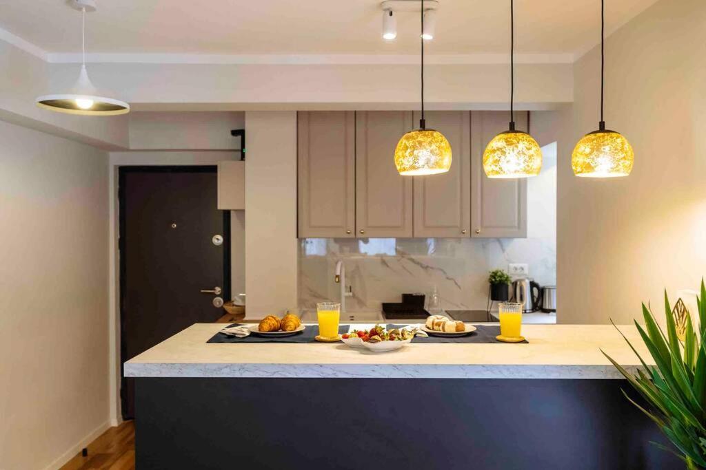Stunning Views 2Br Intercontinental Flat Apartment Bukares Bagian luar foto