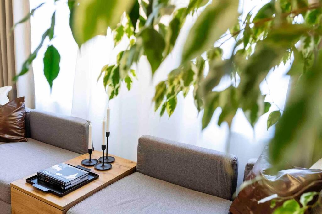Stunning Views 2Br Intercontinental Flat Apartment Bukares Bagian luar foto