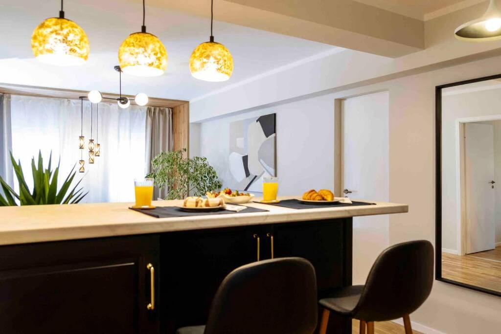 Stunning Views 2Br Intercontinental Flat Apartment Bukares Bagian luar foto