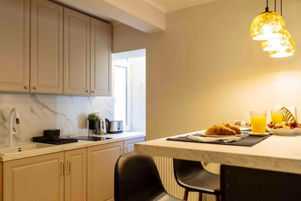 Stunning Views 2Br Intercontinental Flat Apartment Bukares Bagian luar foto