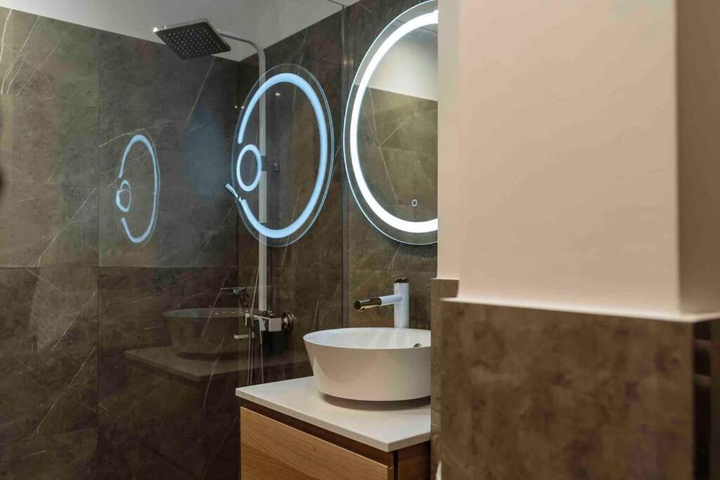 Stunning Views 2Br Intercontinental Flat Apartment Bukares Bagian luar foto