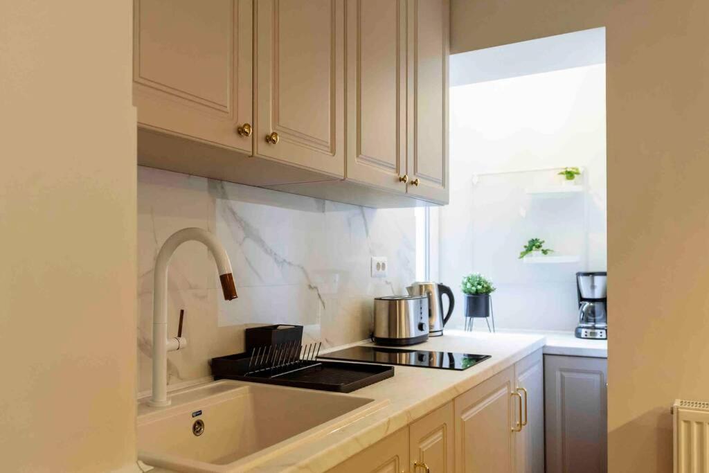 Stunning Views 2Br Intercontinental Flat Apartment Bukares Bagian luar foto