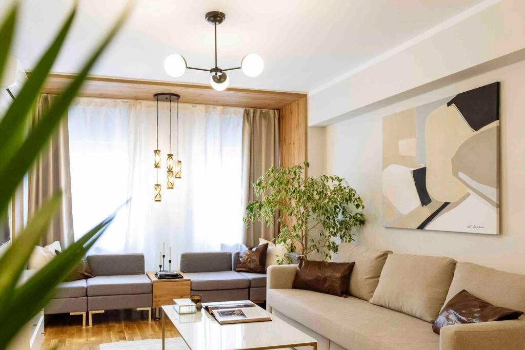 Stunning Views 2Br Intercontinental Flat Apartment Bukares Bagian luar foto