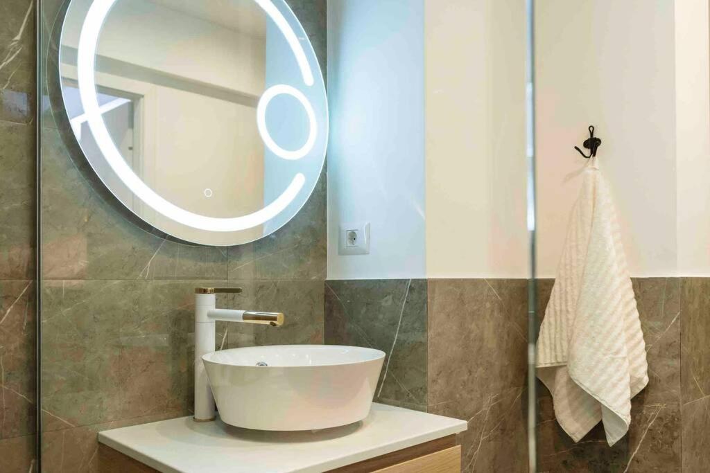 Stunning Views 2Br Intercontinental Flat Apartment Bukares Bagian luar foto