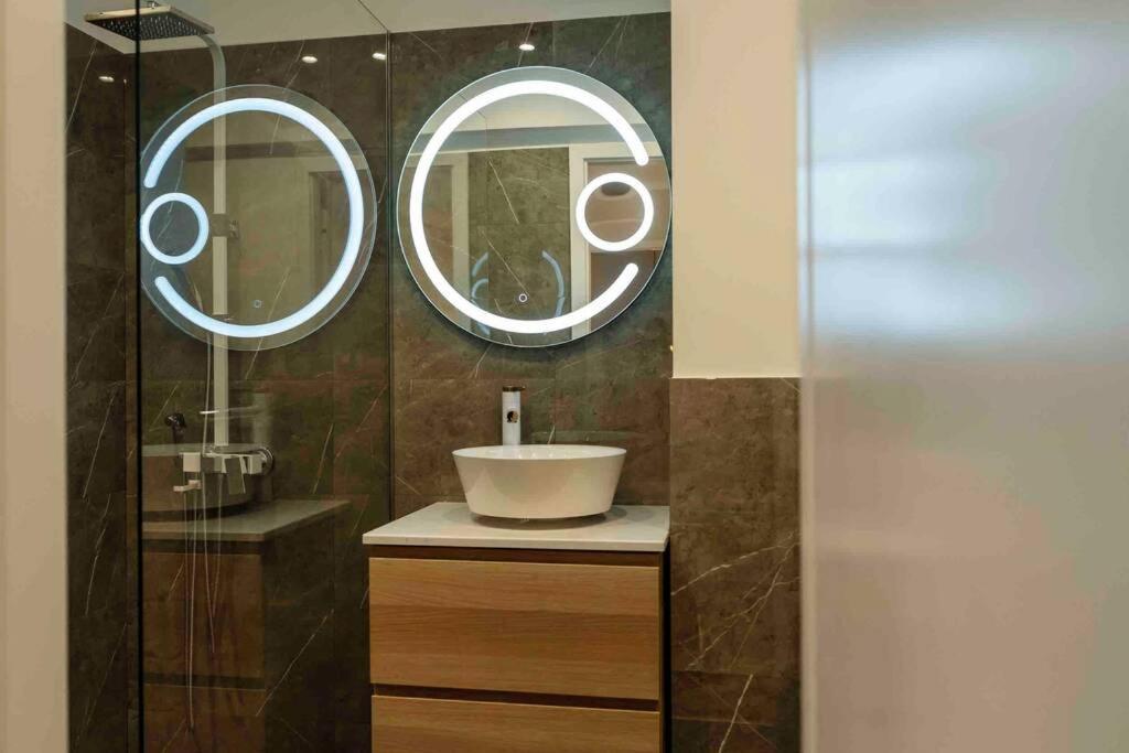 Stunning Views 2Br Intercontinental Flat Apartment Bukares Bagian luar foto