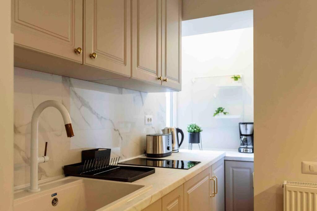 Stunning Views 2Br Intercontinental Flat Apartment Bukares Bagian luar foto